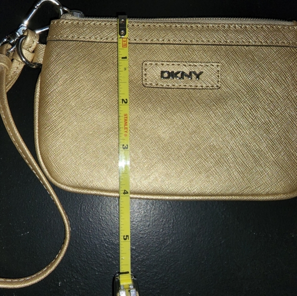 DKNY‎ wristlet - Picture 2 of 3